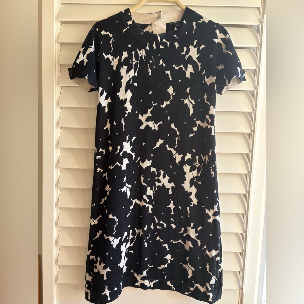Women Cotton Silk Black and White Floral Shift Dress